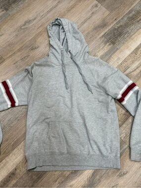 Derek Heart Light Gray Hoodie with Maroon and White Sleeve Stripes Size Large